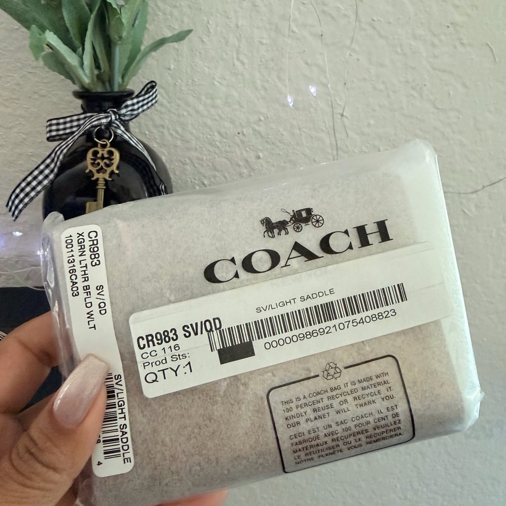 Coach Bifold Wallet - Picture 4 of 4
